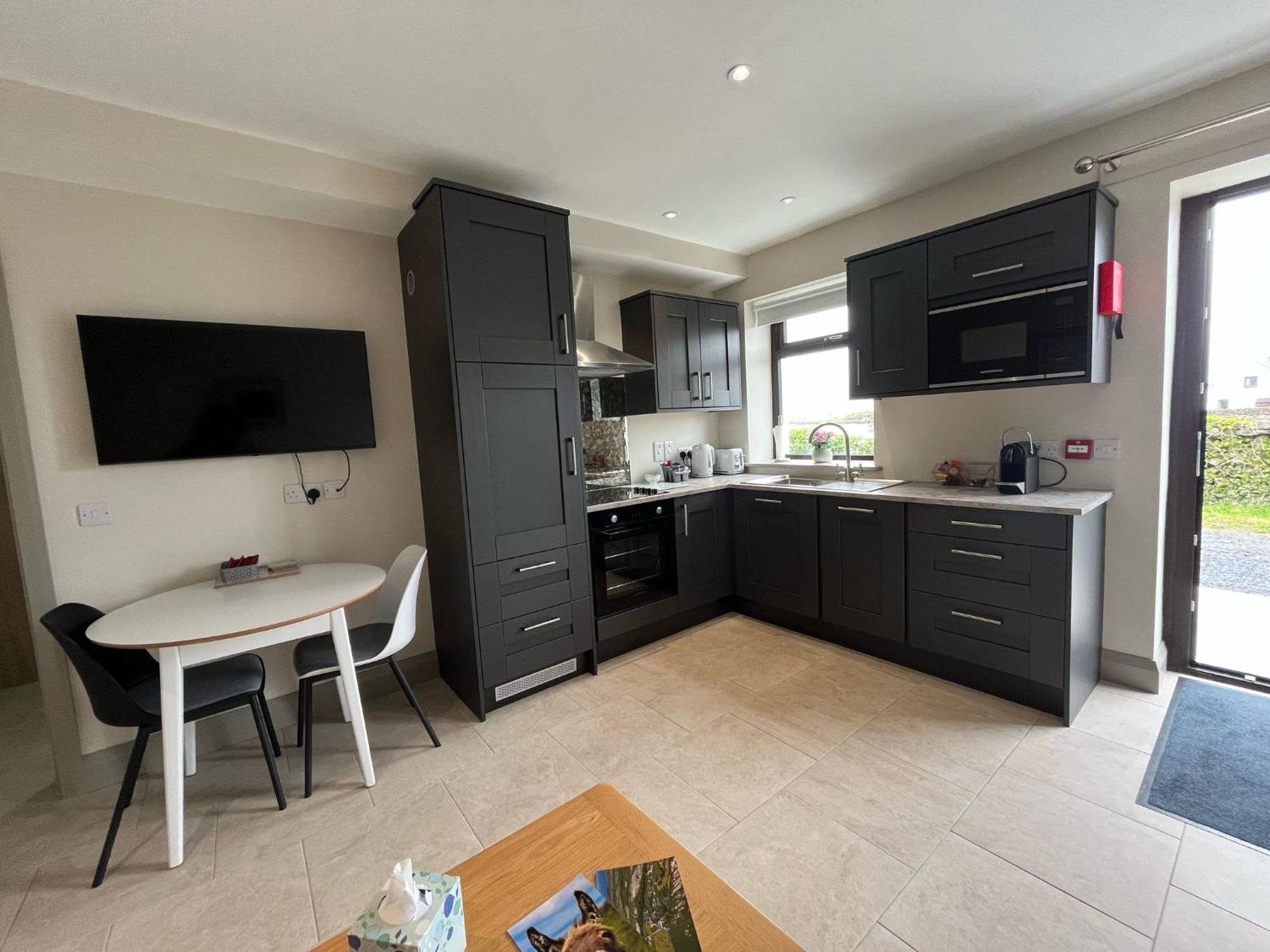 Tigh Fitz Apartments - Inis Mor, Aran Island מראה חיצוני תמונה