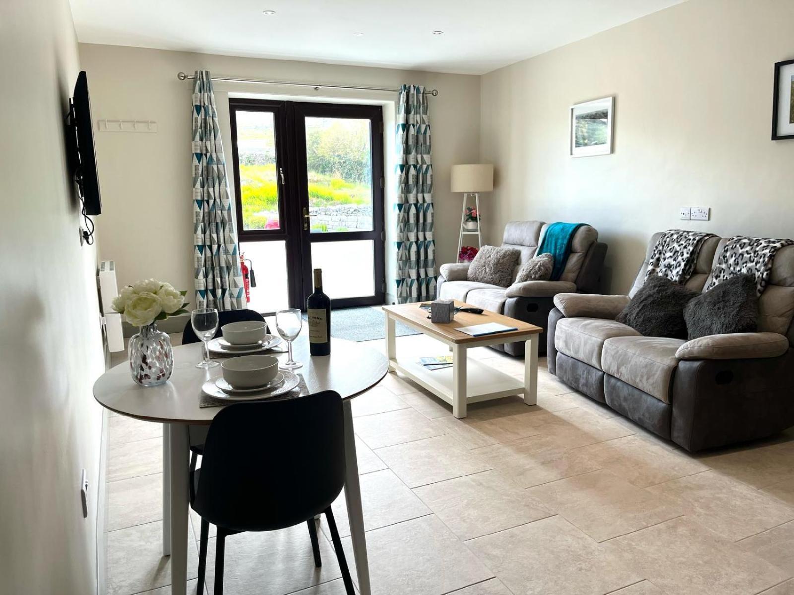 Tigh Fitz Apartments - Inis Mor, Aran Island מראה חיצוני תמונה